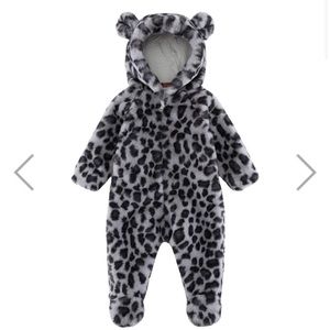 LIKE NEW MOLO - Snowy Leo Faux Fur - Baby leopard fur suit